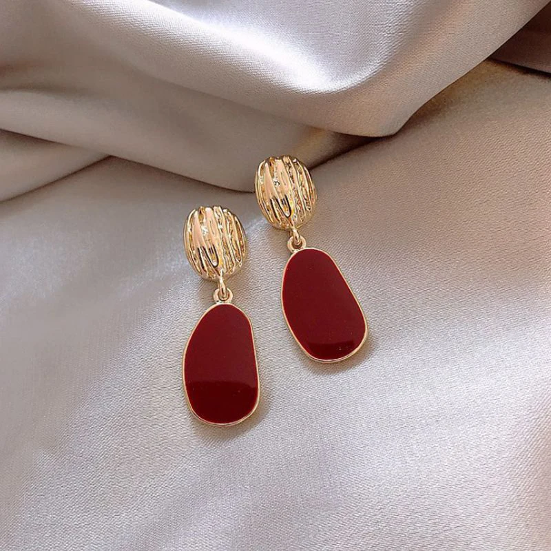 Boucles d'oreilles élégantes en or et rouge
