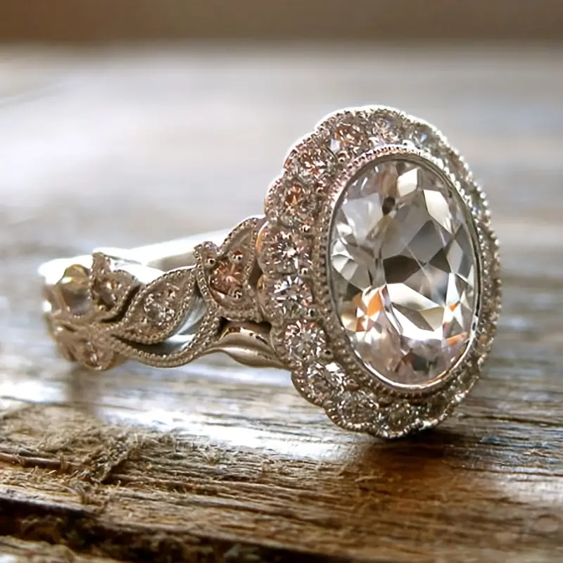 Bague en verre avec incrustations