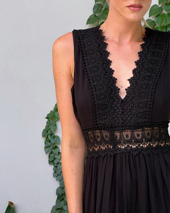 Ninfea | Robe midi sans manches de style bohème avec détails en dentelle