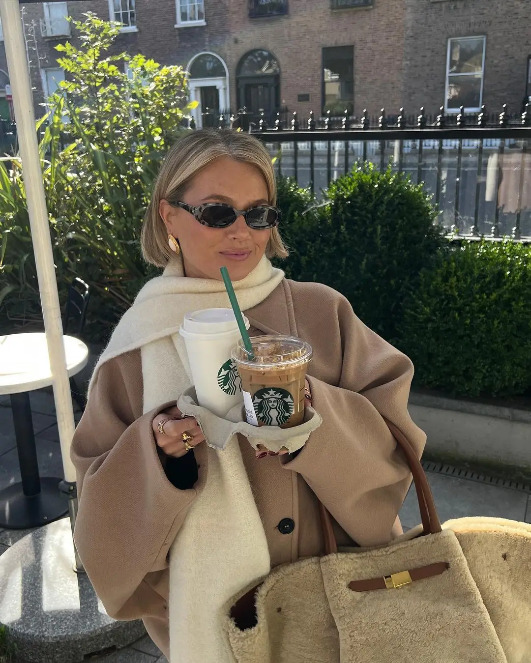 Manteau oversize camel élégant, confortable et polyvalent pour femmes