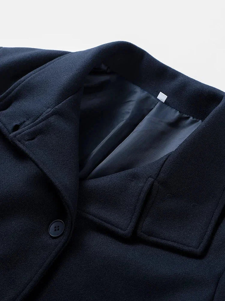 Yvonne | Manteau Court Femme à Boutonnage et Col Montant – Manteau Court Moderne 2026