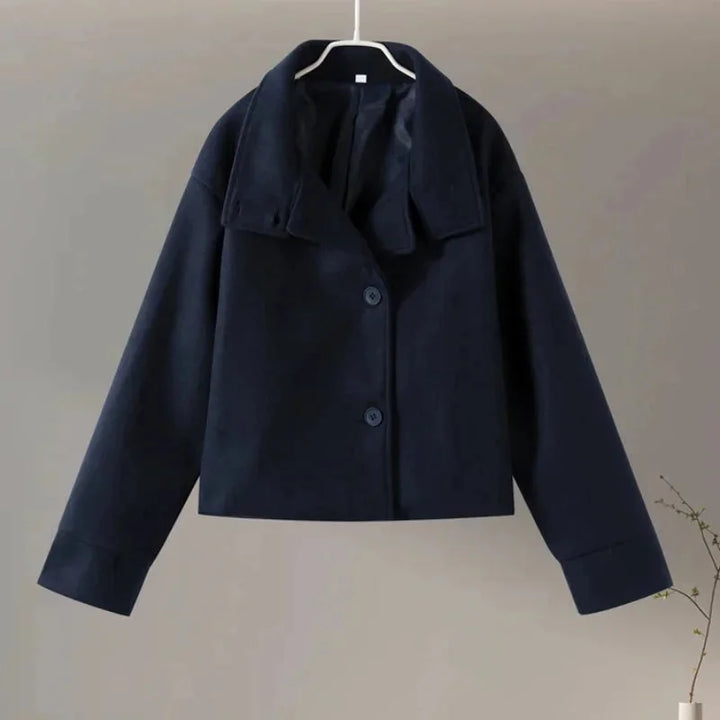 Yvonne | Manteau Court Femme à Boutonnage et Col Montant – Manteau Court Moderne 2026