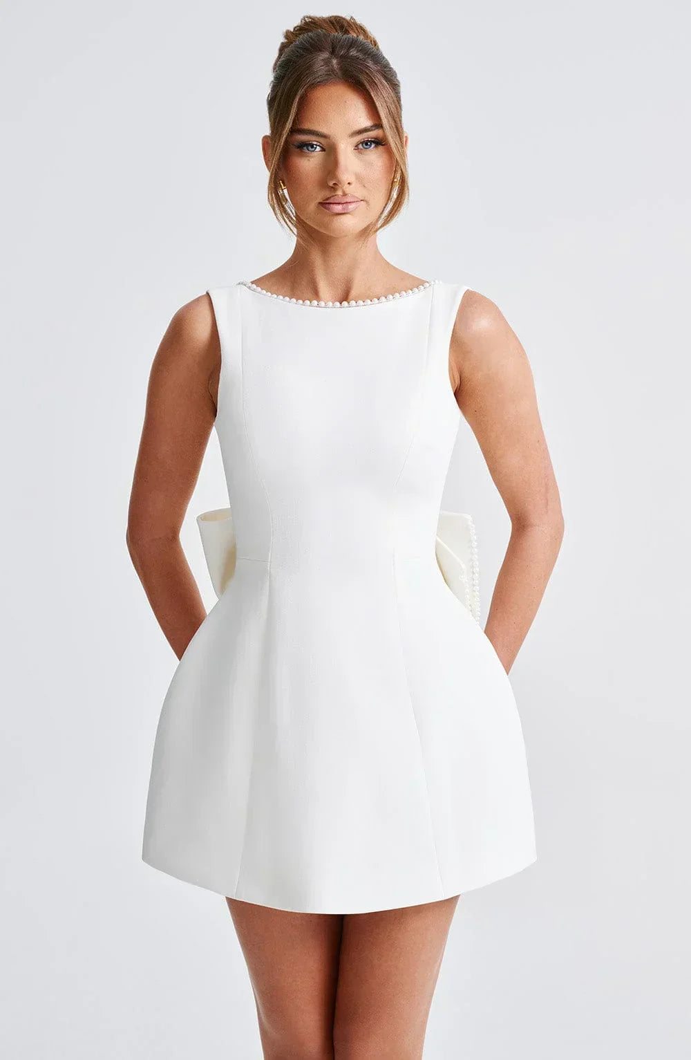 Sabrina | Robe Mini A-Ligne Sans Manches Rose pour Femmes avec Application de Perles – Mini Perles 2026