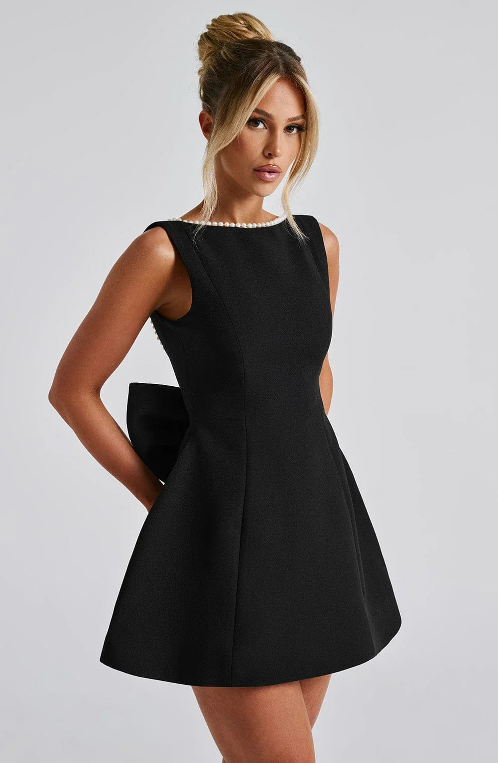 Sabrina | Robe Mini A-Ligne Sans Manches Rose pour Femmes avec Application de Perles – Mini Perles 2026