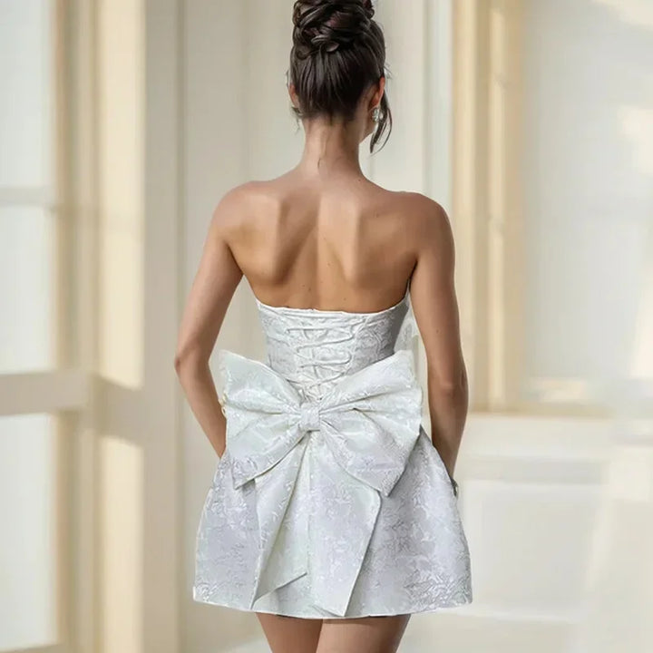 Rita | Robe Mini Jacquard Sans Bretelles pour Femmes avec Décolleté au Dos – Jacquard Mini 2026