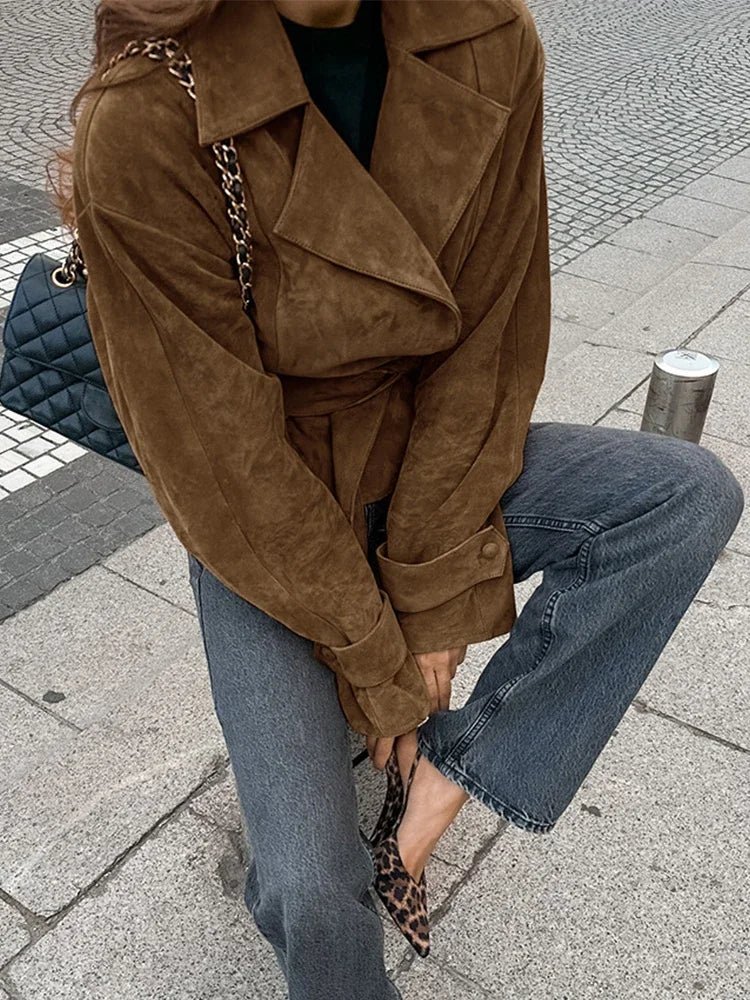 Vydra | Manteau Wrap Femme En Suède Brun Avec Ceinture