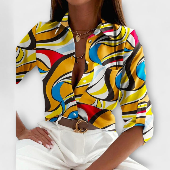 Lorena – Blouse avec imprimé graphique et flair rétro