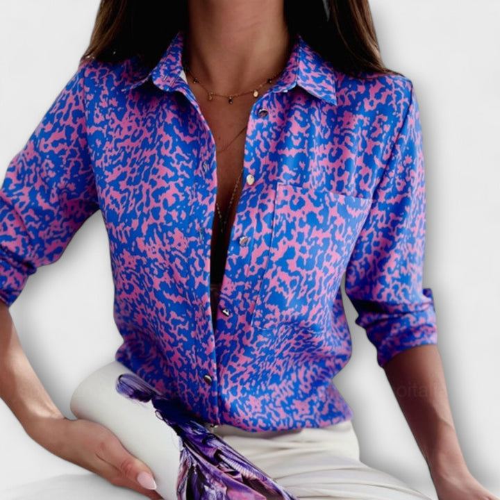 Lorena – Blouse avec imprimé graphique et flair rétro