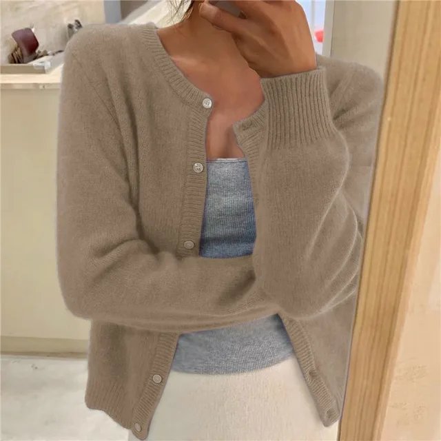Sofia | Veste en maille classique pour femmes avec poches appliquées