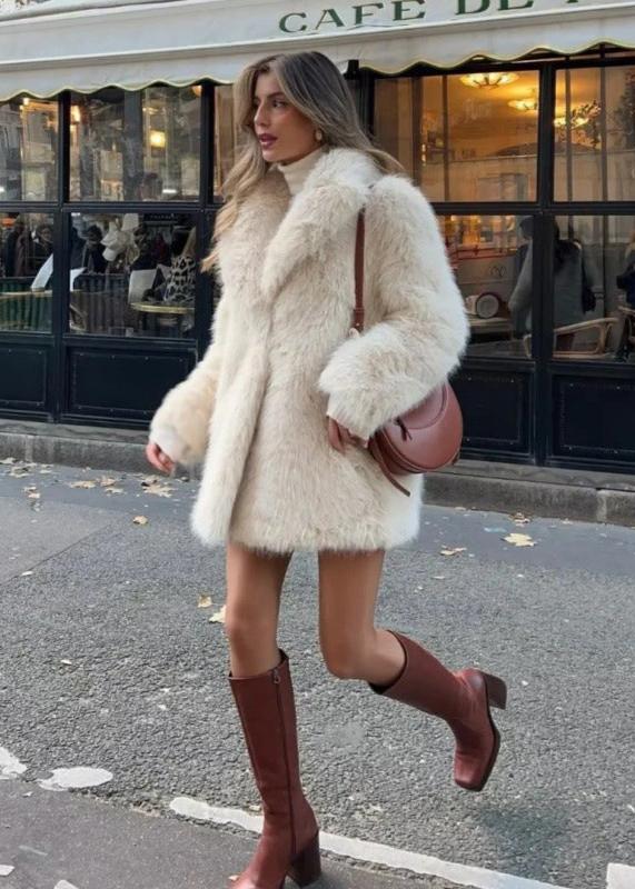 Manteau en peluche pour femmes avec col montant et fermeture à crochets